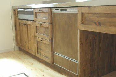 ���R�f�ނ̵��ް���݁E���ް�Ƌ�@�O�d���鎭�s�yCalmfurniture �ߓ��Ƌ�z�߲ݍނ̉����L�b�`��